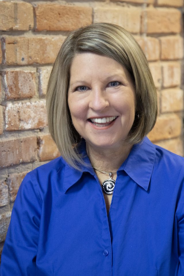 Lyn VanTol Headshot (1)