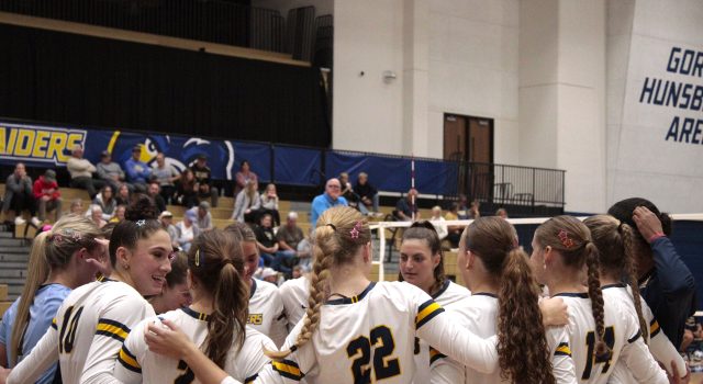 GRCC Women’s Volleyball extends winning streak in intense match against Kellogg Community College